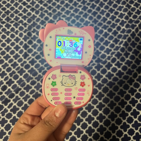 Hello Kitty Flip Phone - PINK 💖 - Picture 3 of 8